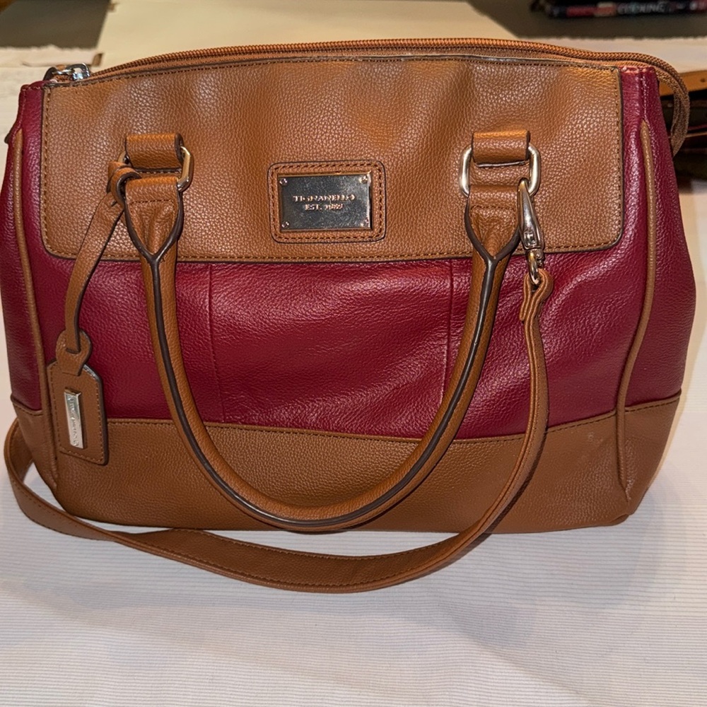 Tignanello purse red and brown looks new 🐈⬛